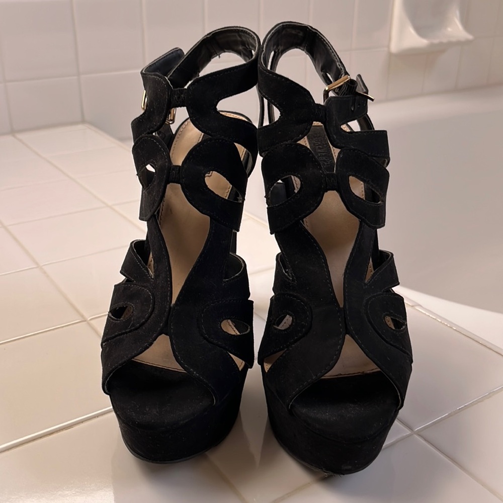 Lady black high heels